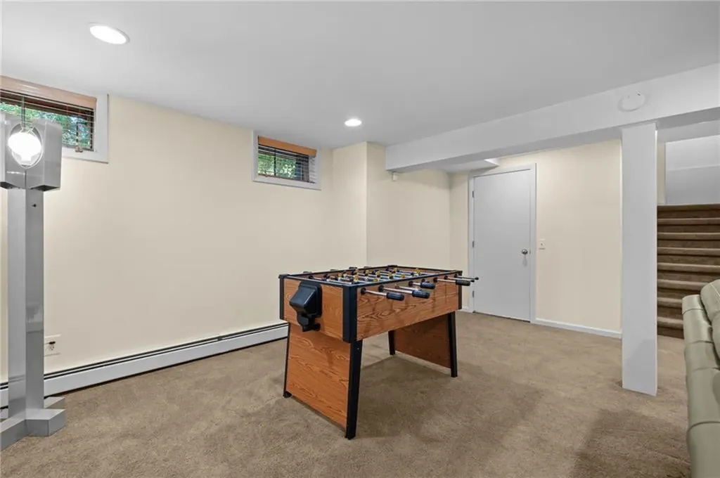 24 Greenwood Lane Lincoln RI 02865