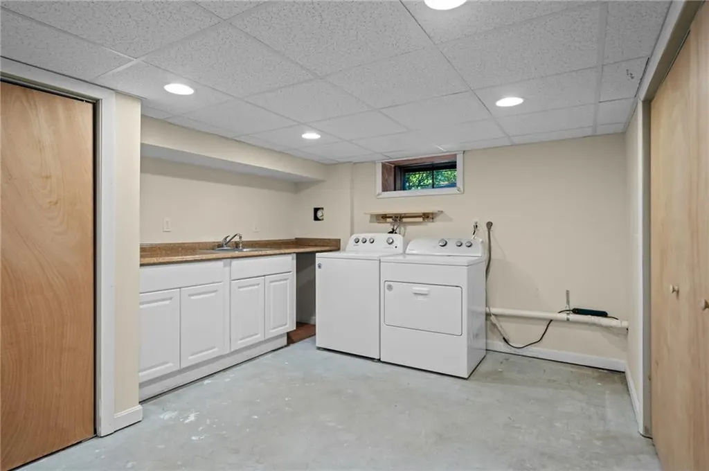 24 Greenwood Lane Lincoln RI 02865
