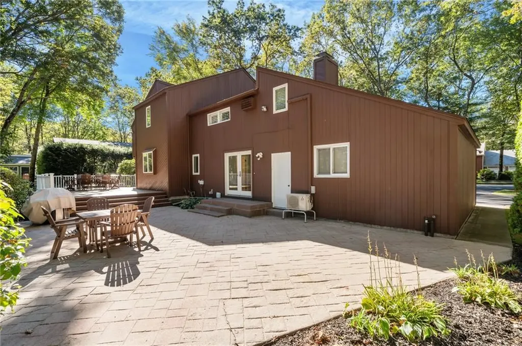 24 Greenwood Lane Lincoln RI 02865