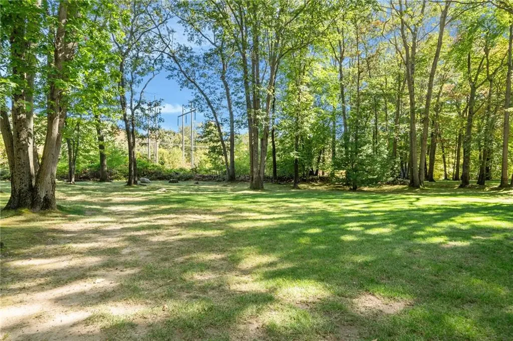 24 Greenwood Lane Lincoln RI 02865