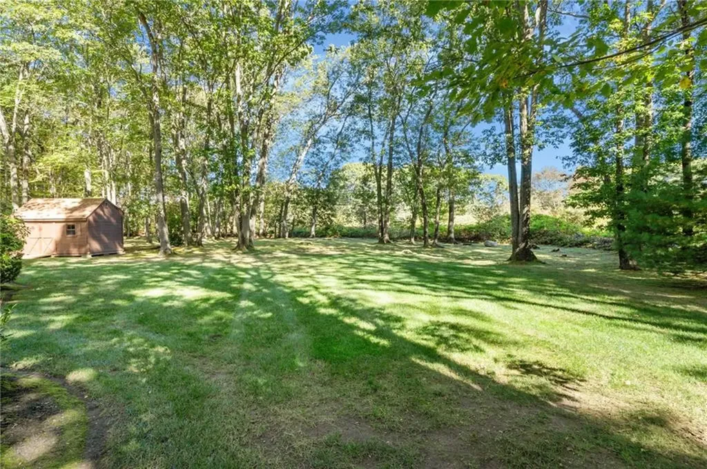 24 Greenwood Lane Lincoln RI 02865