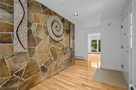 24 Greenwood Lane Lincoln RI 02865