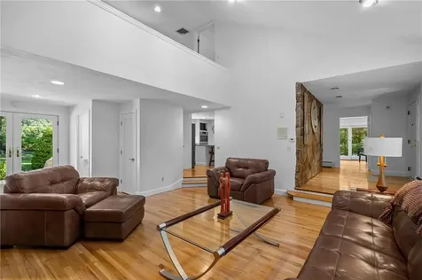 24 Greenwood Lane Lincoln RI 02865