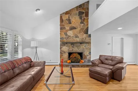 24 Greenwood Lane Lincoln RI 02865