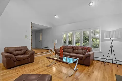 24 Greenwood Lane Lincoln RI 02865