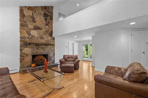 24 Greenwood Lane Lincoln RI 02865