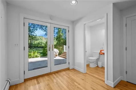 24 Greenwood Lane Lincoln RI 02865