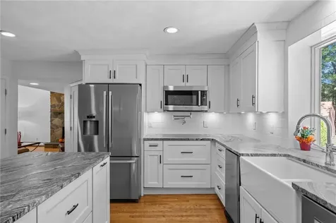 24 Greenwood Lane Lincoln RI 02865