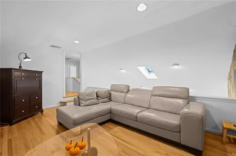 24 Greenwood Lane Lincoln RI 02865