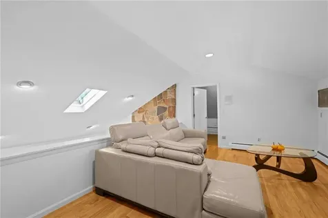 24 Greenwood Lane Lincoln RI 02865