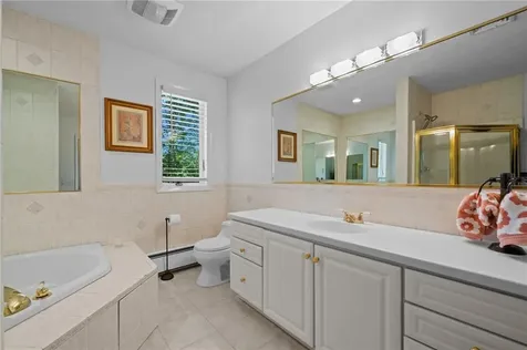 24 Greenwood Lane Lincoln RI 02865