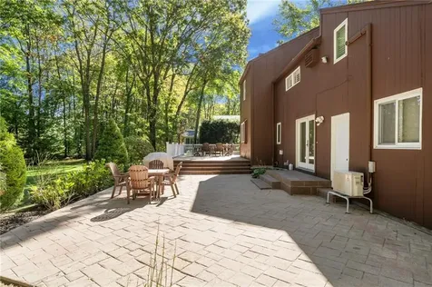 24 Greenwood Lane Lincoln RI 02865