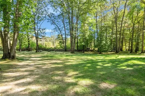 24 Greenwood Lane Lincoln RI 02865