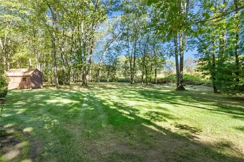 24 Greenwood Lane Lincoln RI 02865