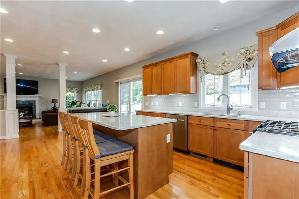 11 Raven Circle Cranston RI 02921