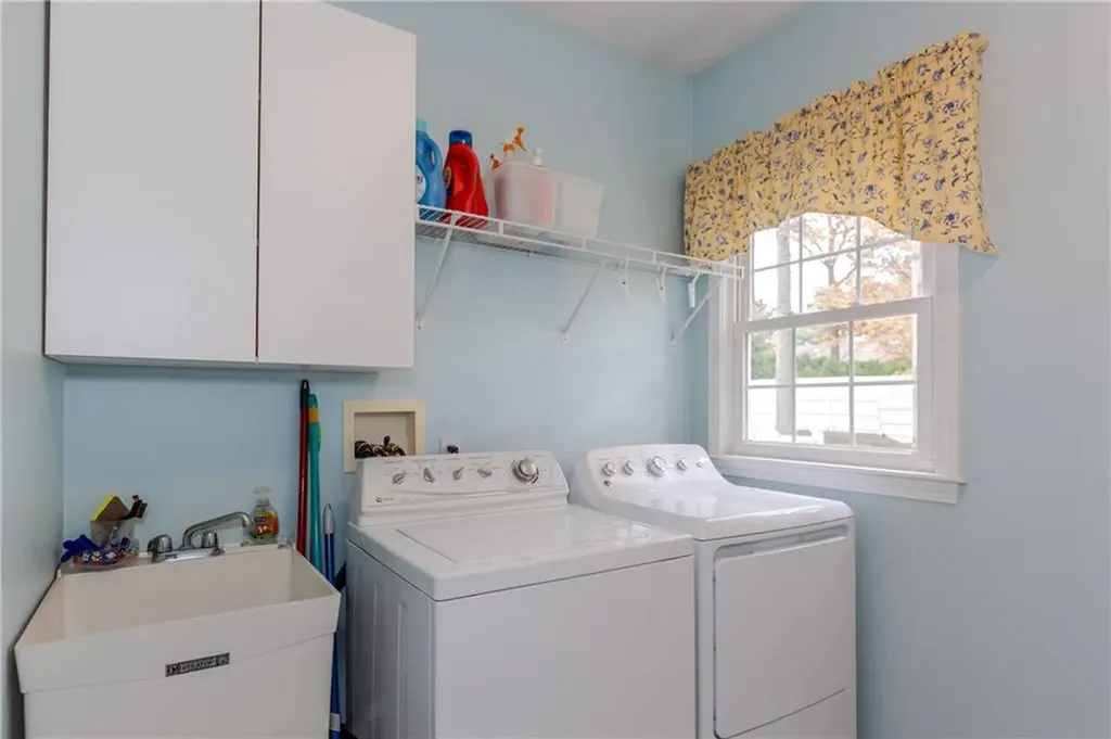 11 Raven Circle Cranston RI 02921