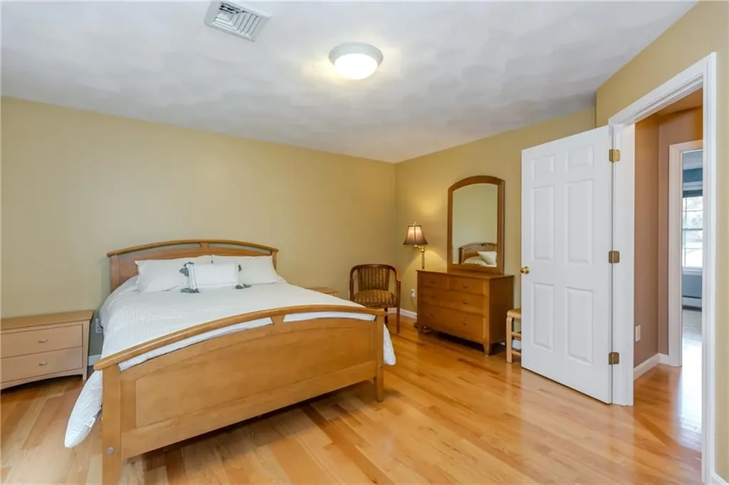 11 Raven Circle Cranston RI 02921