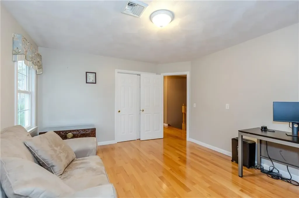 11 Raven Circle Cranston RI 02921