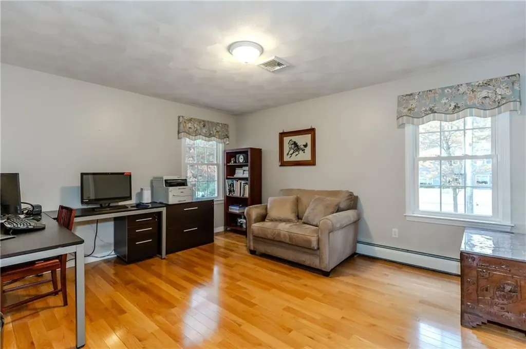 11 Raven Circle Cranston RI 02921