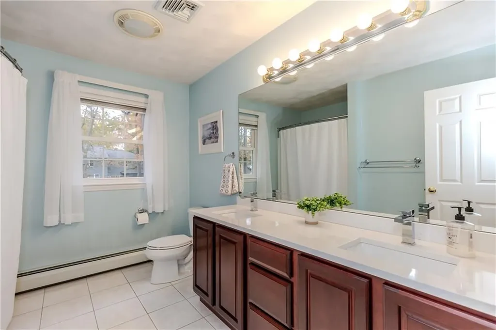 11 Raven Circle Cranston RI 02921