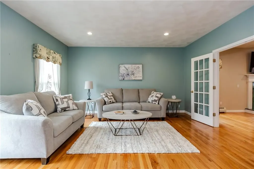 11 Raven Circle Cranston RI 02921