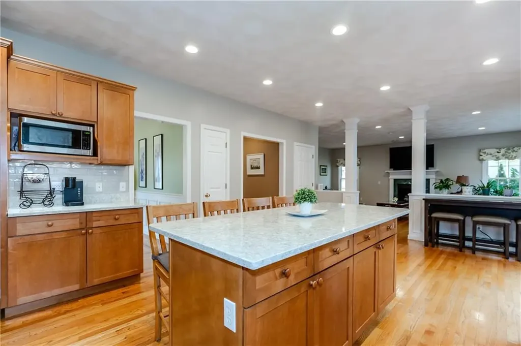 11 Raven Circle Cranston RI 02921