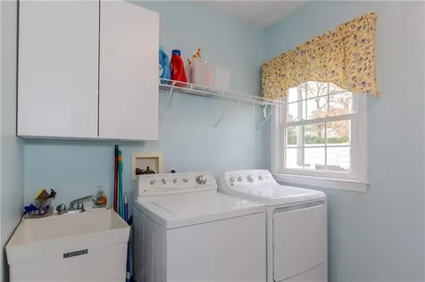 11 Raven Circle Cranston RI 02921