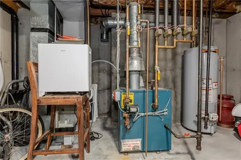 11 Raven Circle Cranston RI 02921