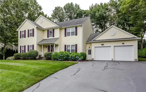 11 Raven Circle Cranston RI 02921