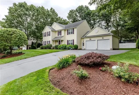 11 Raven Circle Cranston RI 02921