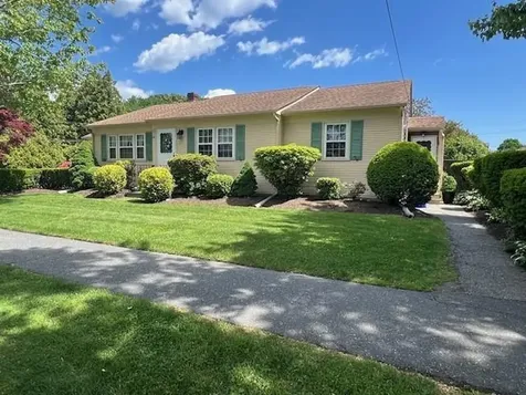 24 Garfield Avenue Bristol RI 02809