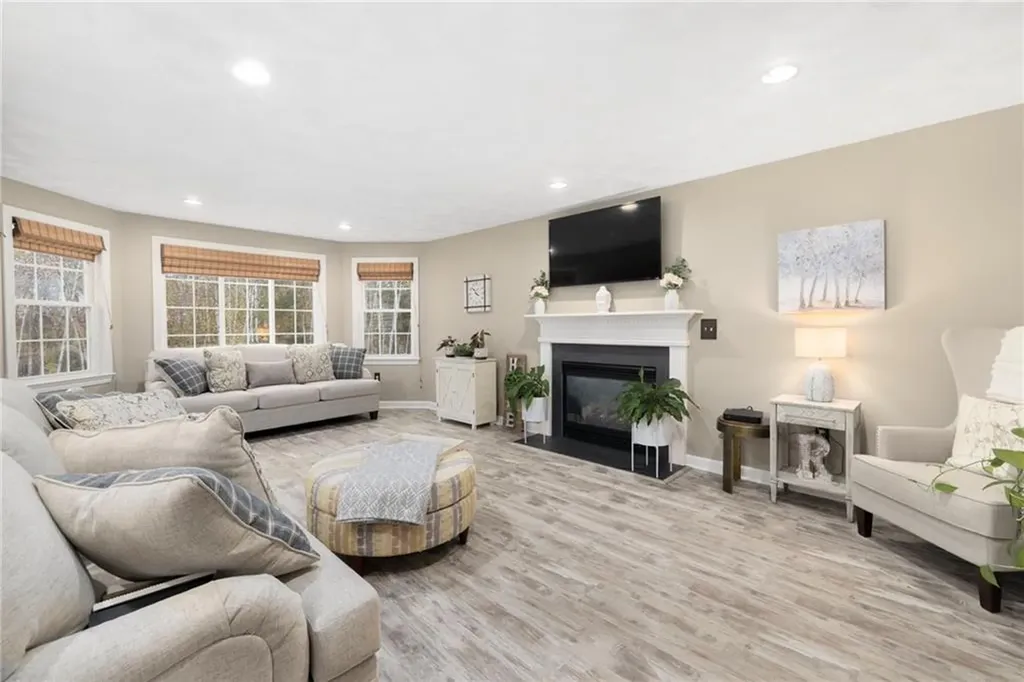 10 West Bluebird Lane Cranston RI 02921