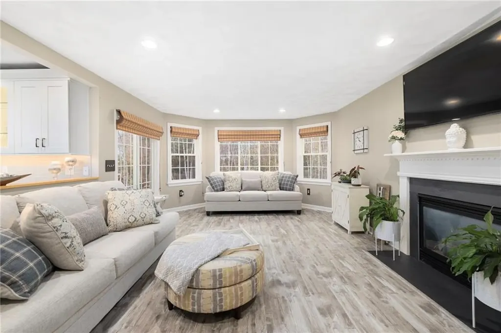 10 West Bluebird Lane Cranston RI 02921