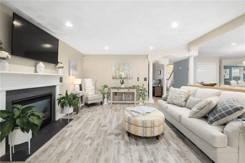 10 West Bluebird Lane Cranston RI 02921