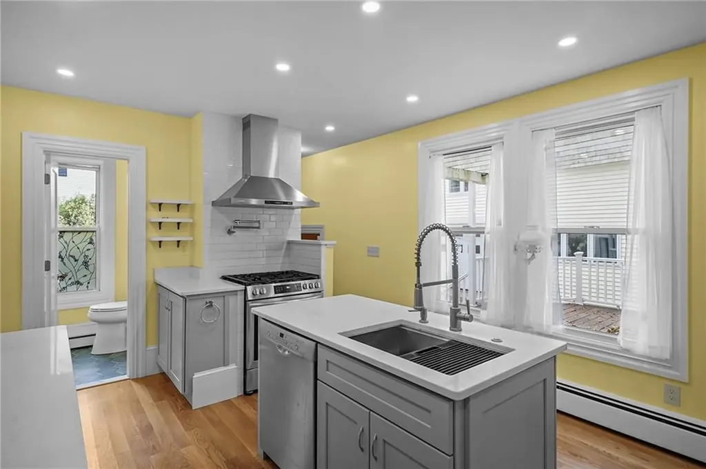 20 Dewey Street Providence RI 02909