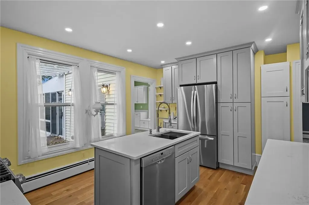 20 Dewey Street Providence RI 02909