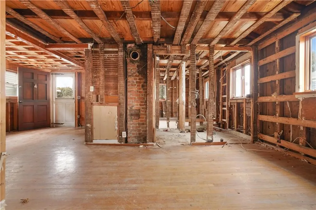 115 Market Street Warren RI 02885