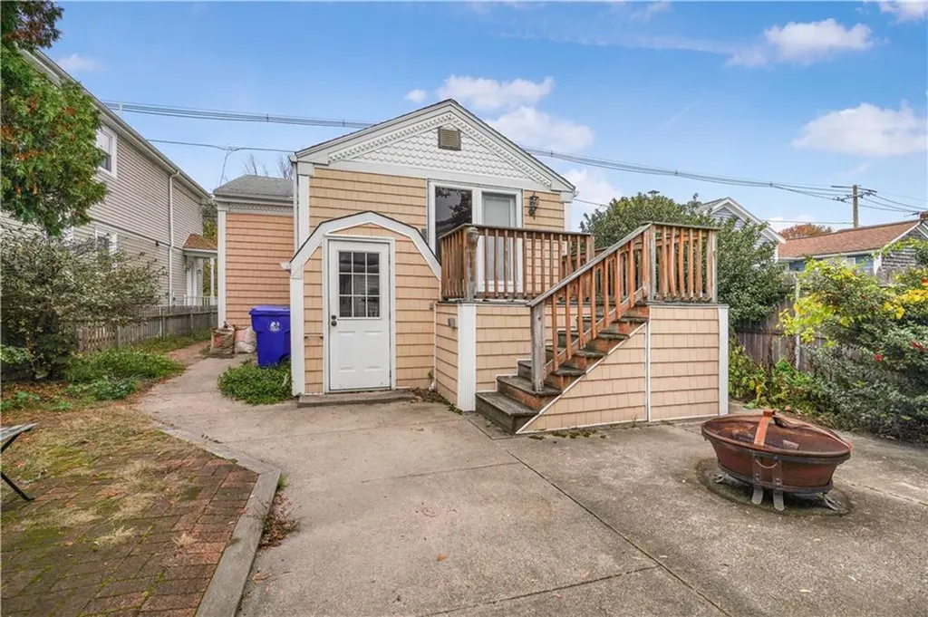 115 Market Street Warren RI 02885