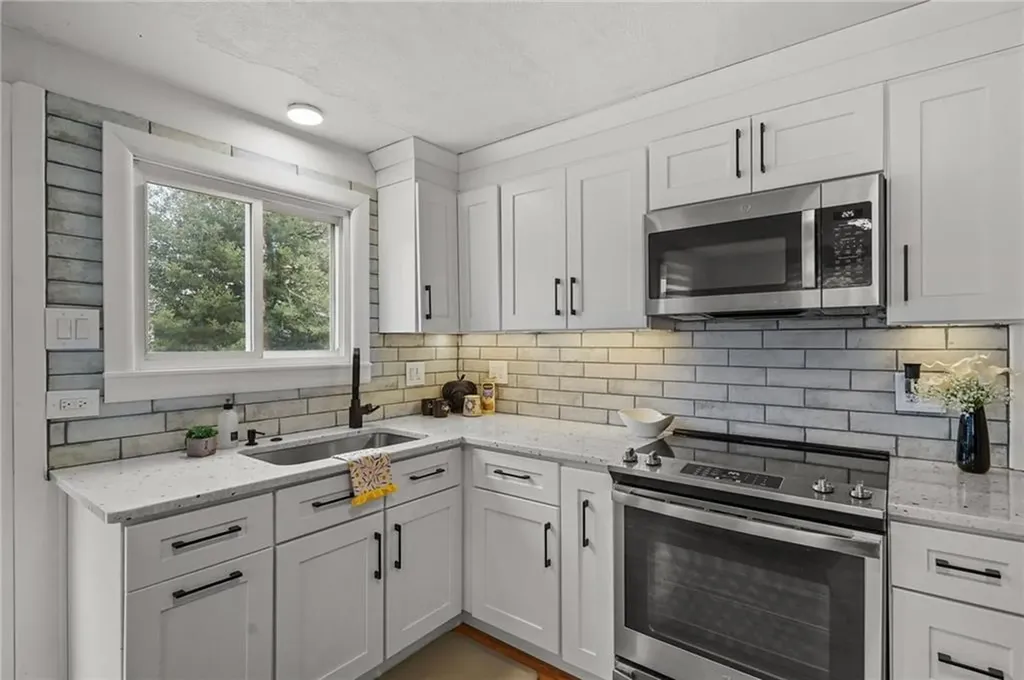 109 Arlington Street East Providence RI 02914