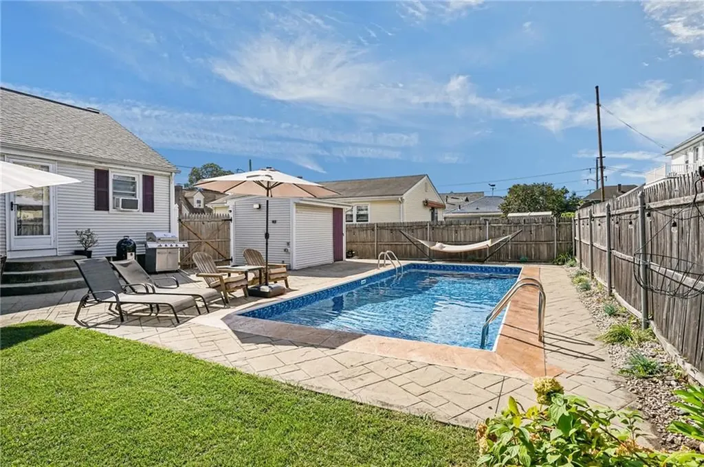 109 Arlington Street East Providence RI 02914