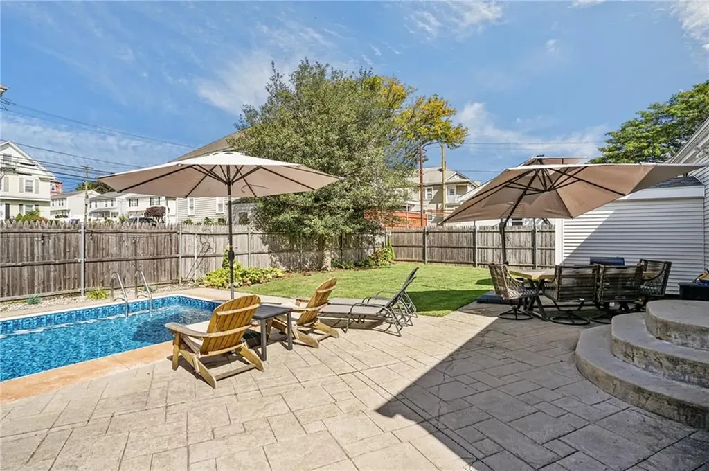 109 Arlington Street East Providence RI 02914