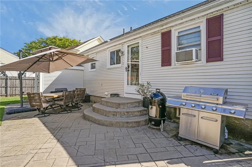 109 Arlington Street East Providence RI 02914