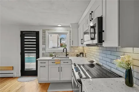 109 Arlington Street East Providence RI 02914