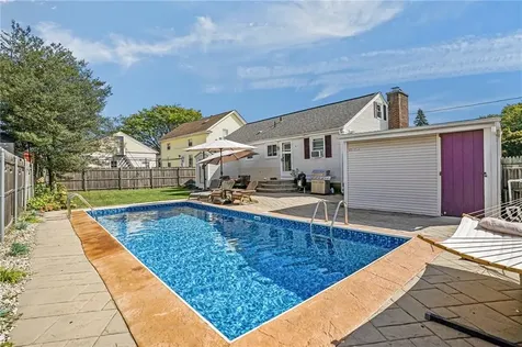 109 Arlington Street East Providence RI 02914