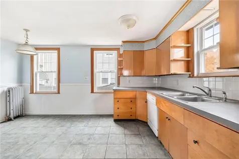 845 Warwick Avenue Warwick RI 02888