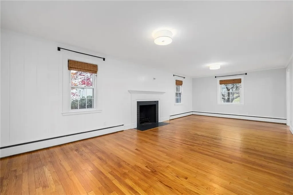 33 Melrose Avenue Barrington RI 02806