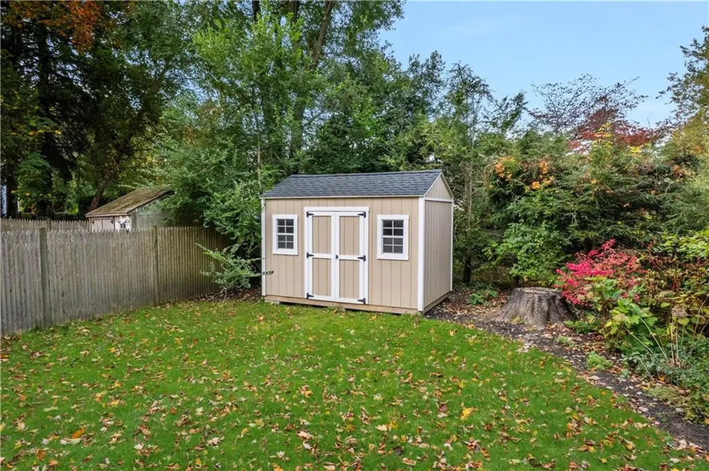 33 Melrose Avenue Barrington RI 02806