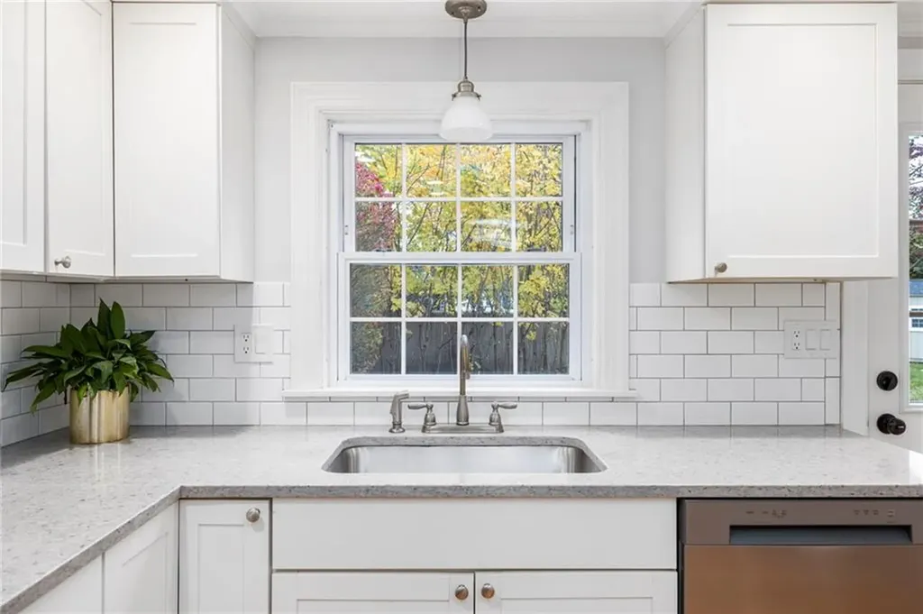 33 Melrose Avenue Barrington RI 02806