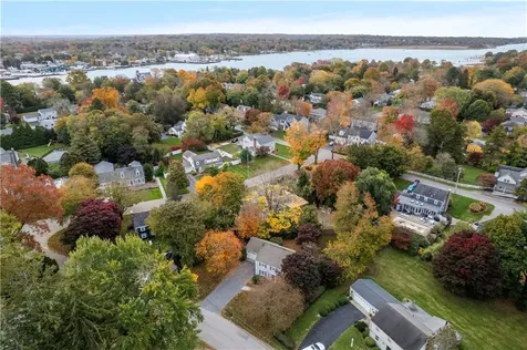 33 Melrose Avenue Barrington RI 02806