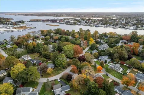 33 Melrose Avenue Barrington RI 02806